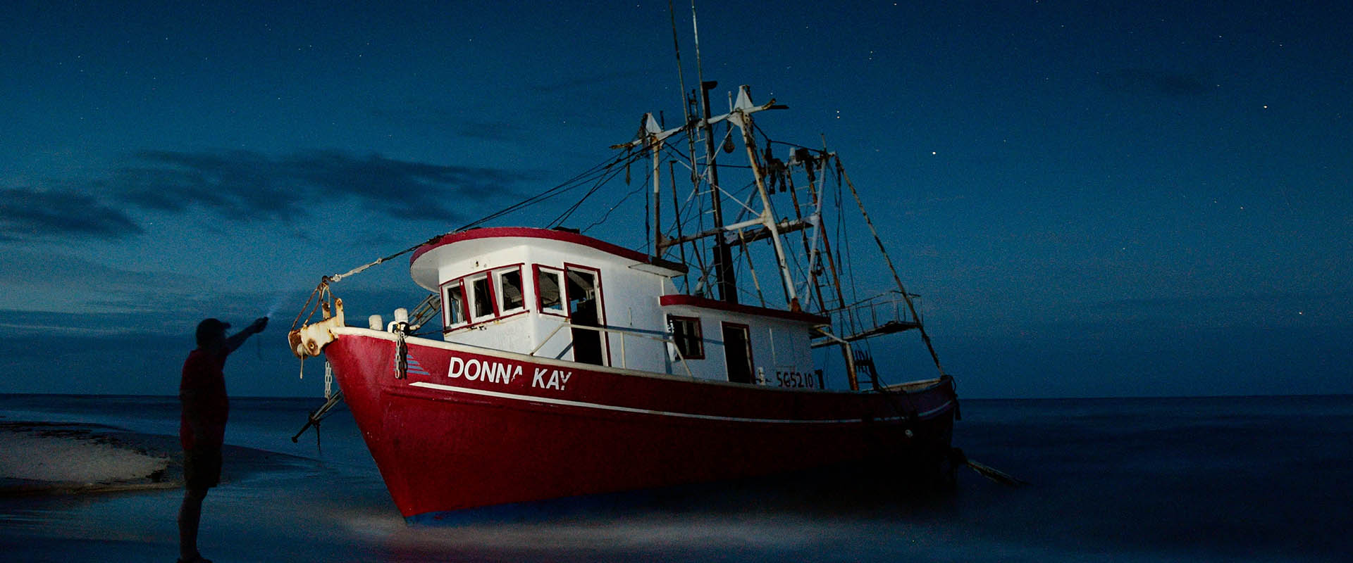 http://www.customizelighting.com/wp-content/uploads/2024/03/led-boat-lights-night-fishing.jpg