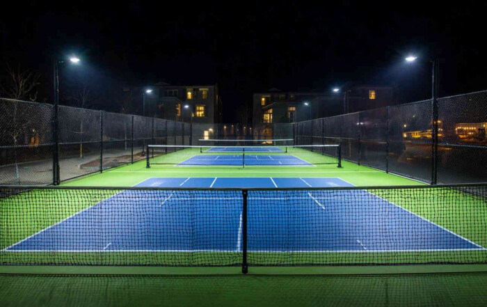 Side_view_of_a_standard-size_pickleball_court_lighting